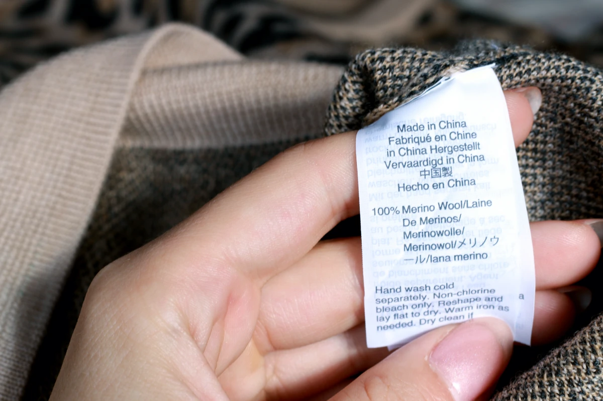 how to wash white clothes clothing tag with information