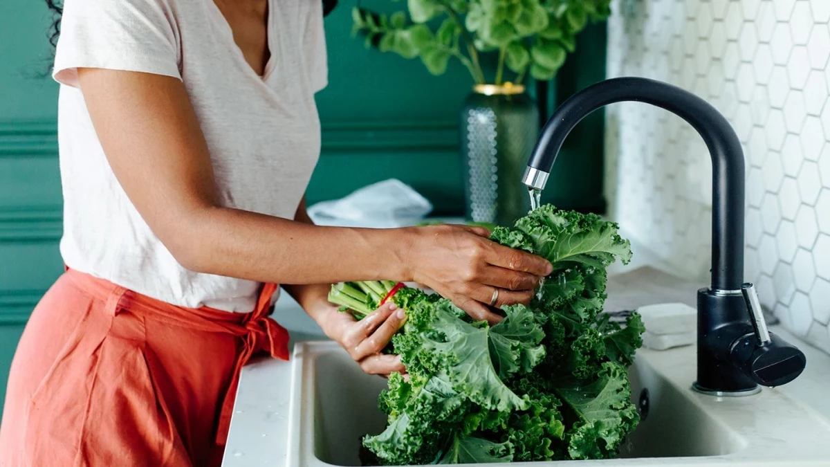 wash leafy green vegetables