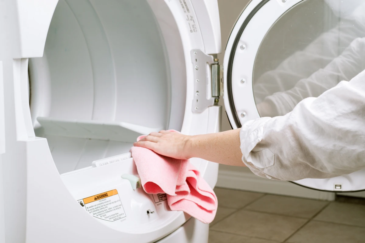dryer mistakes cleaning dryer with cloth