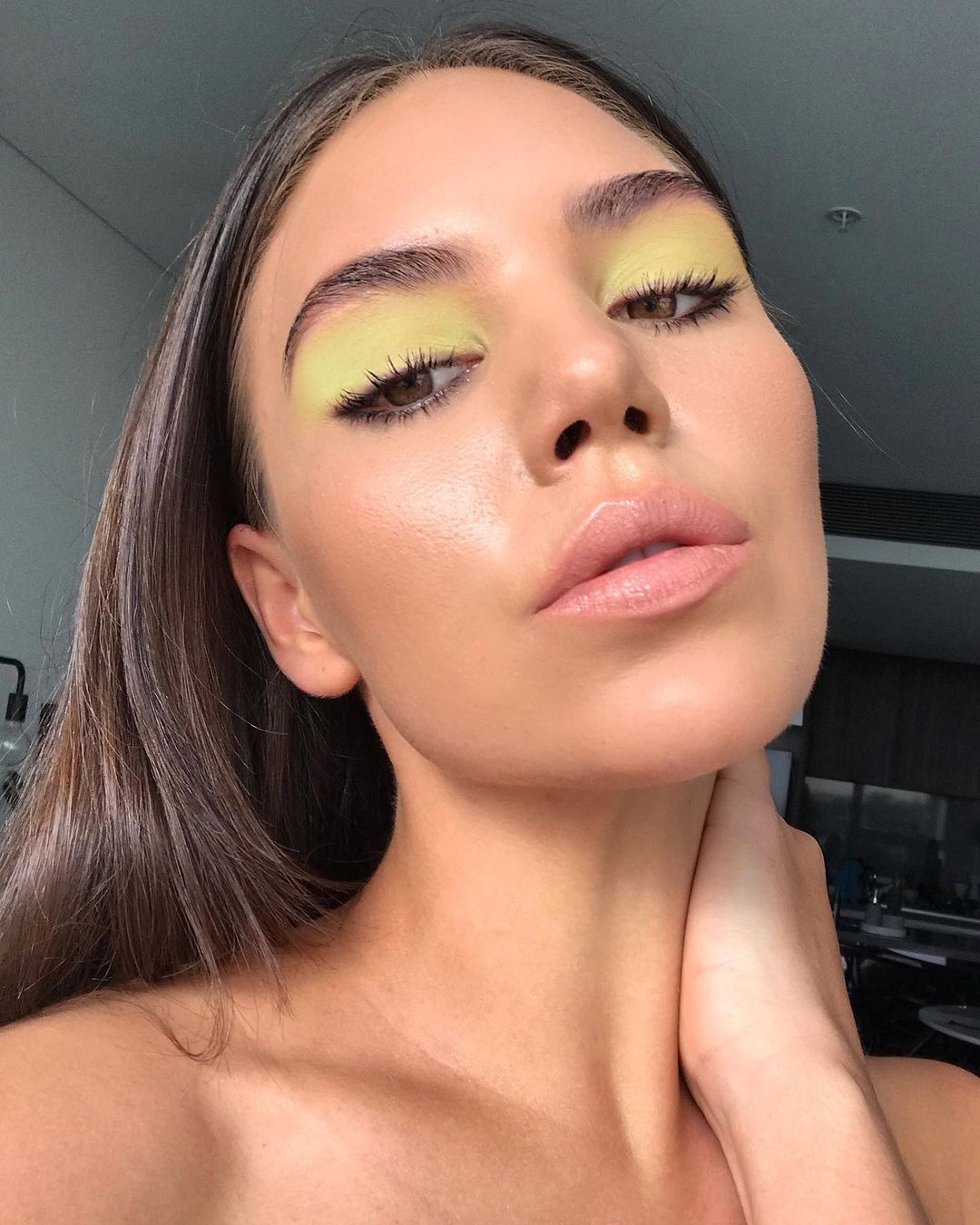 eye makeup trends for 2023 pastel yellow