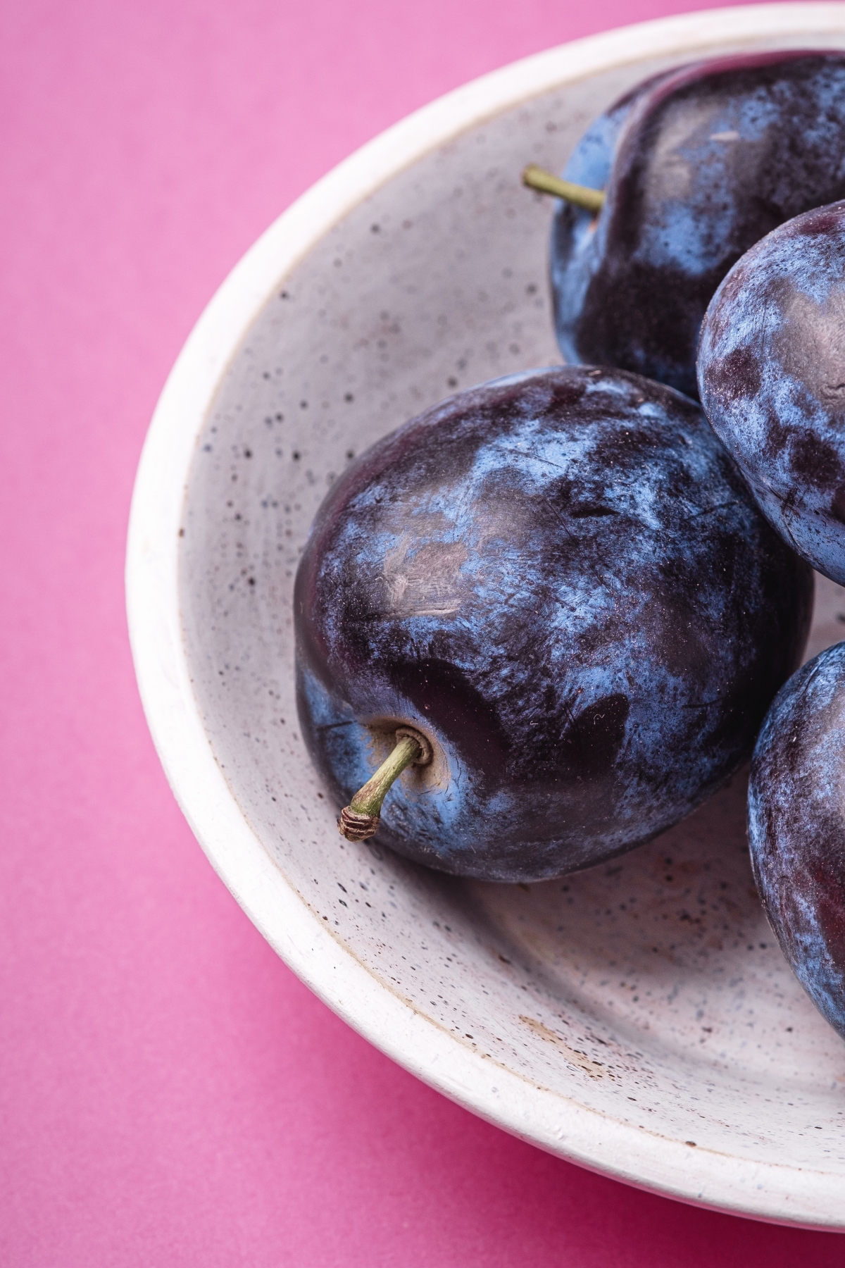how to choose ripe plums