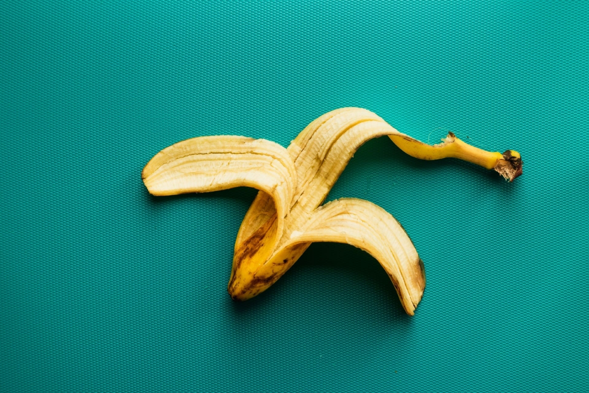 use banana peels in beauty routine
