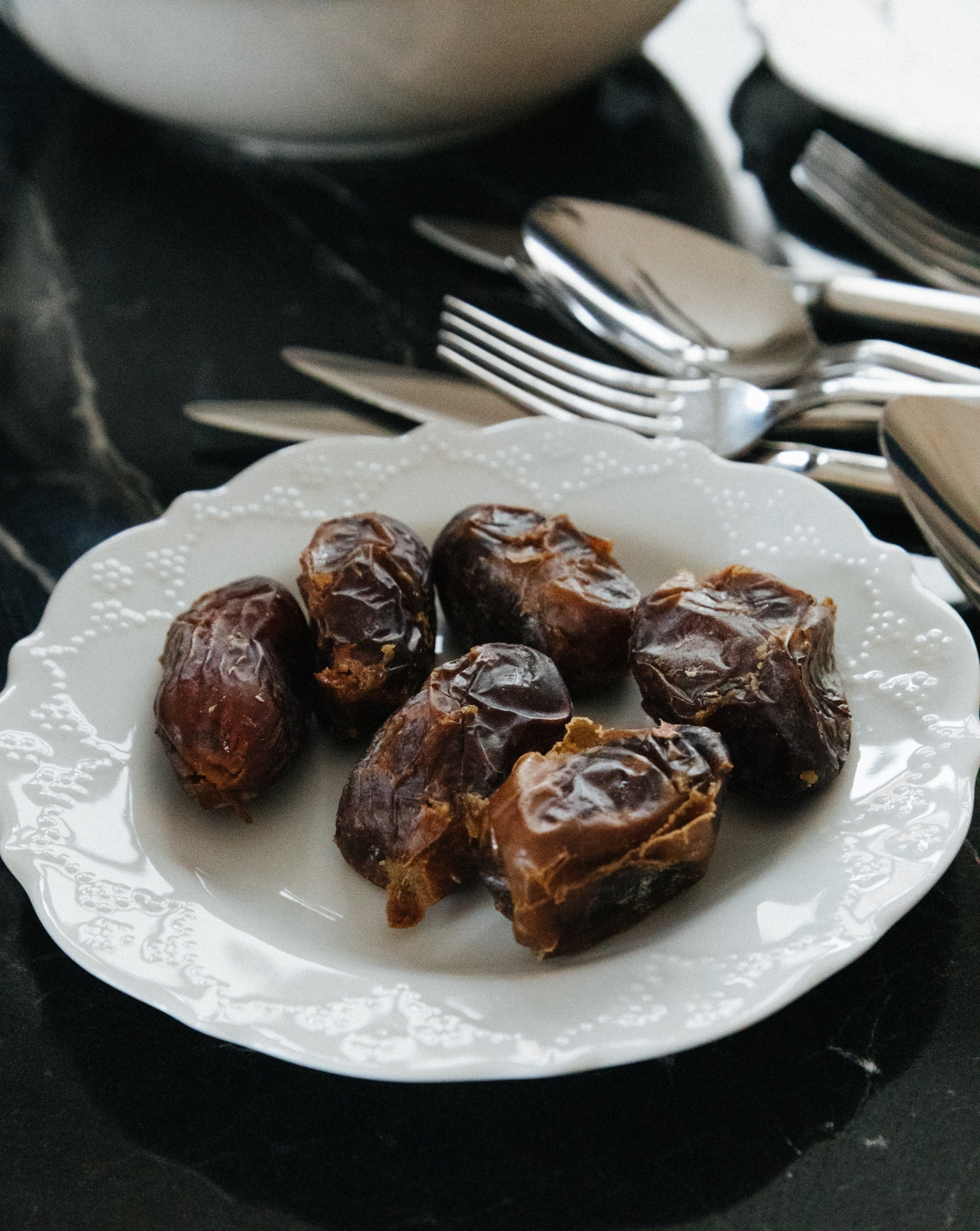 can dates help with constipation