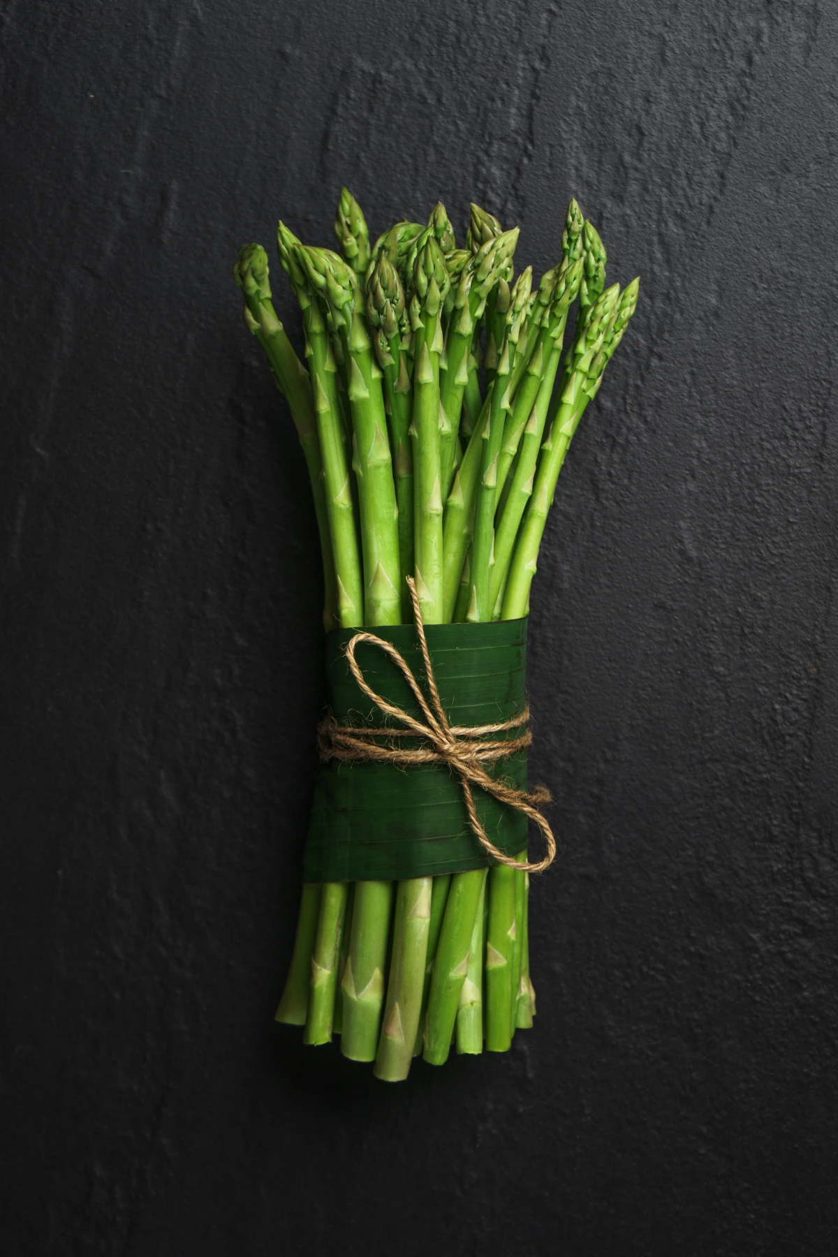 foods that dehydrate you asparagus in a bunch