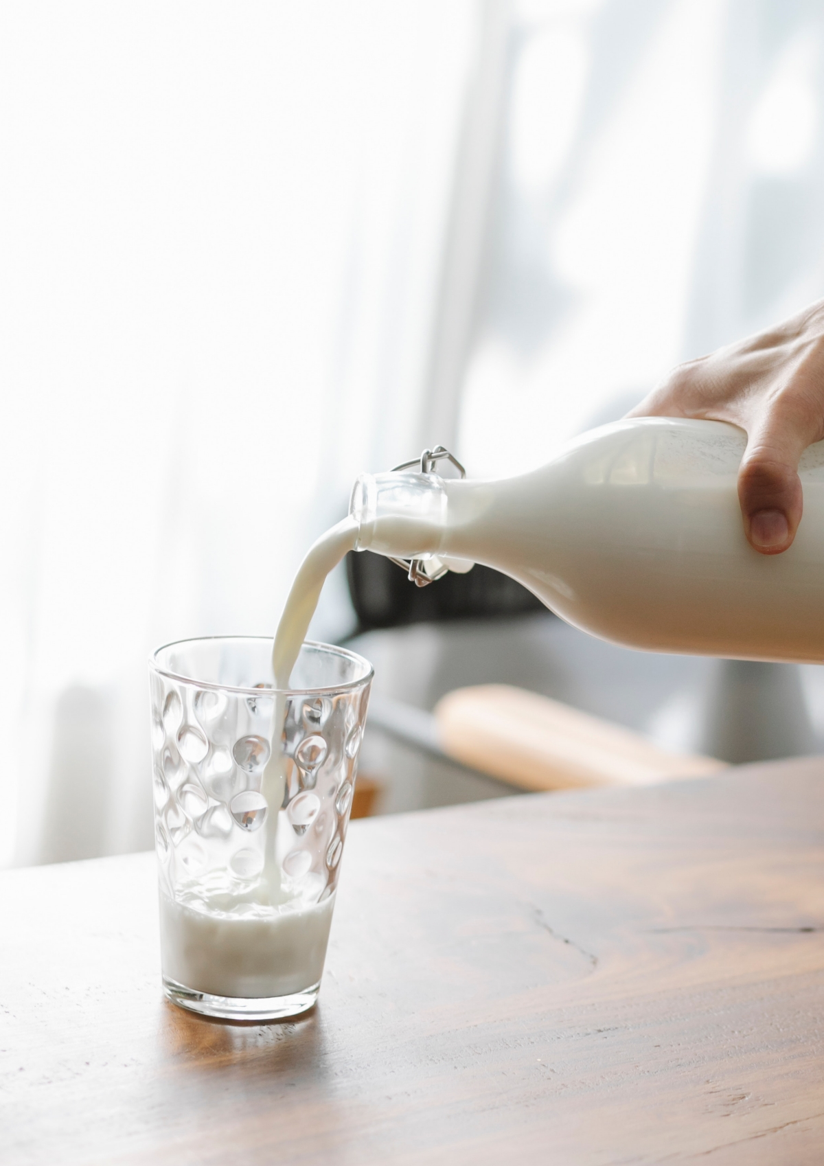 how to keep milk fresh for longer