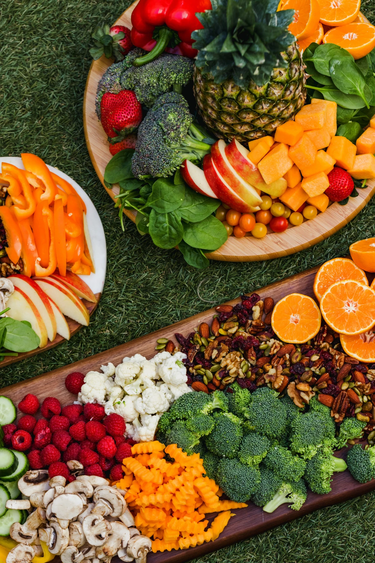 plateu of cut vegetables and fruits