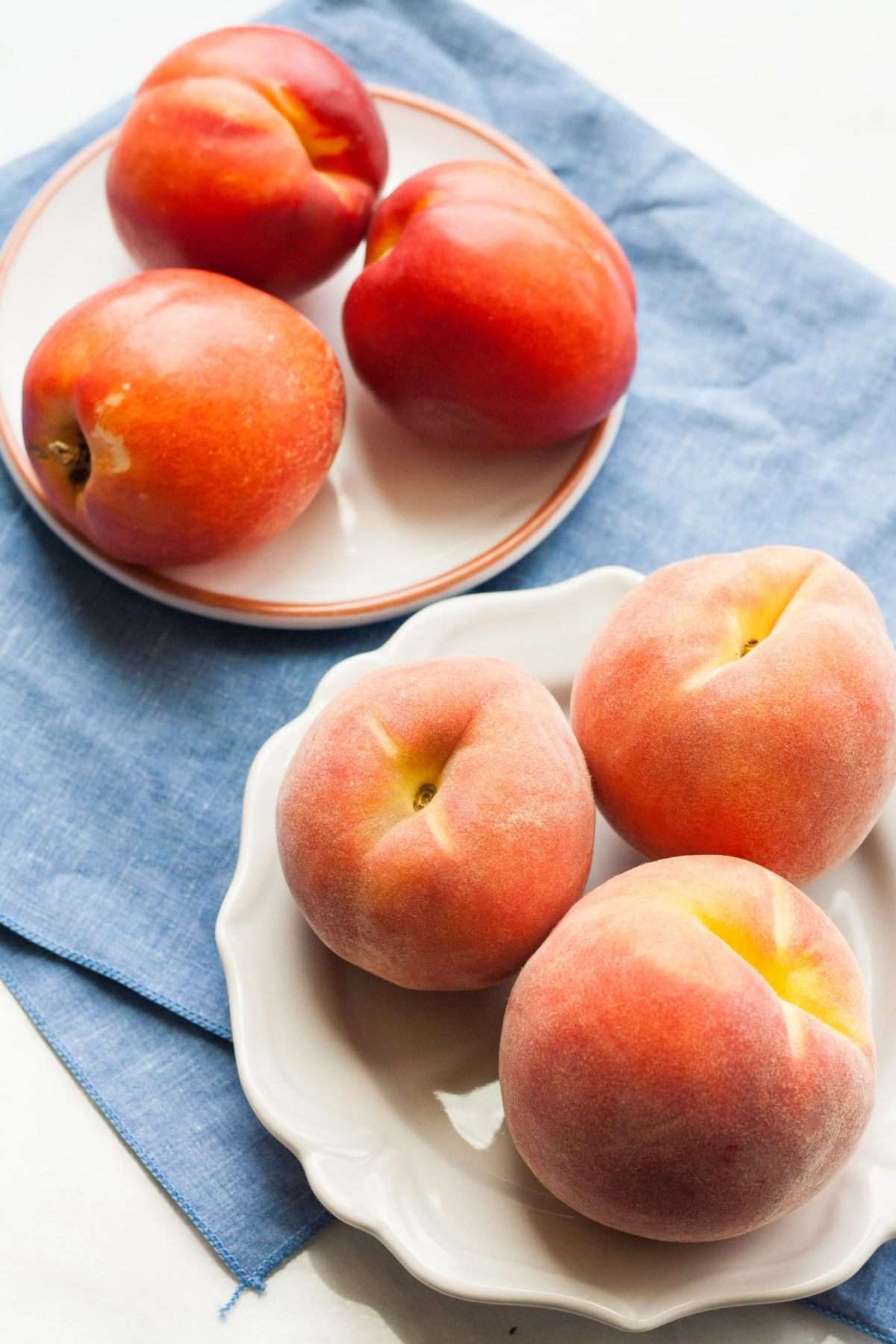 what is the difference between peaches nectarines and apricots