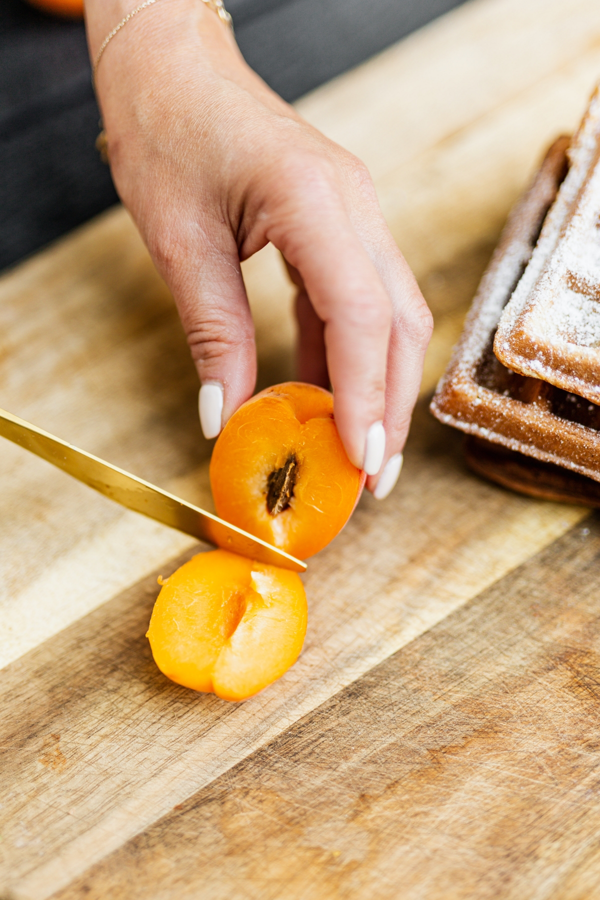 what's the difference between an apricot and a nectarine