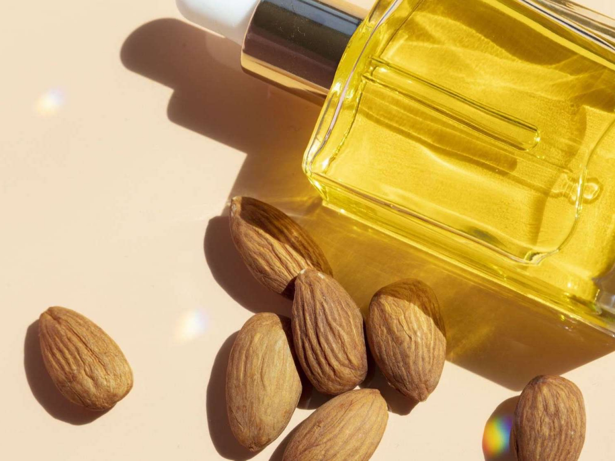 almond oil which natural oil does not clog pores