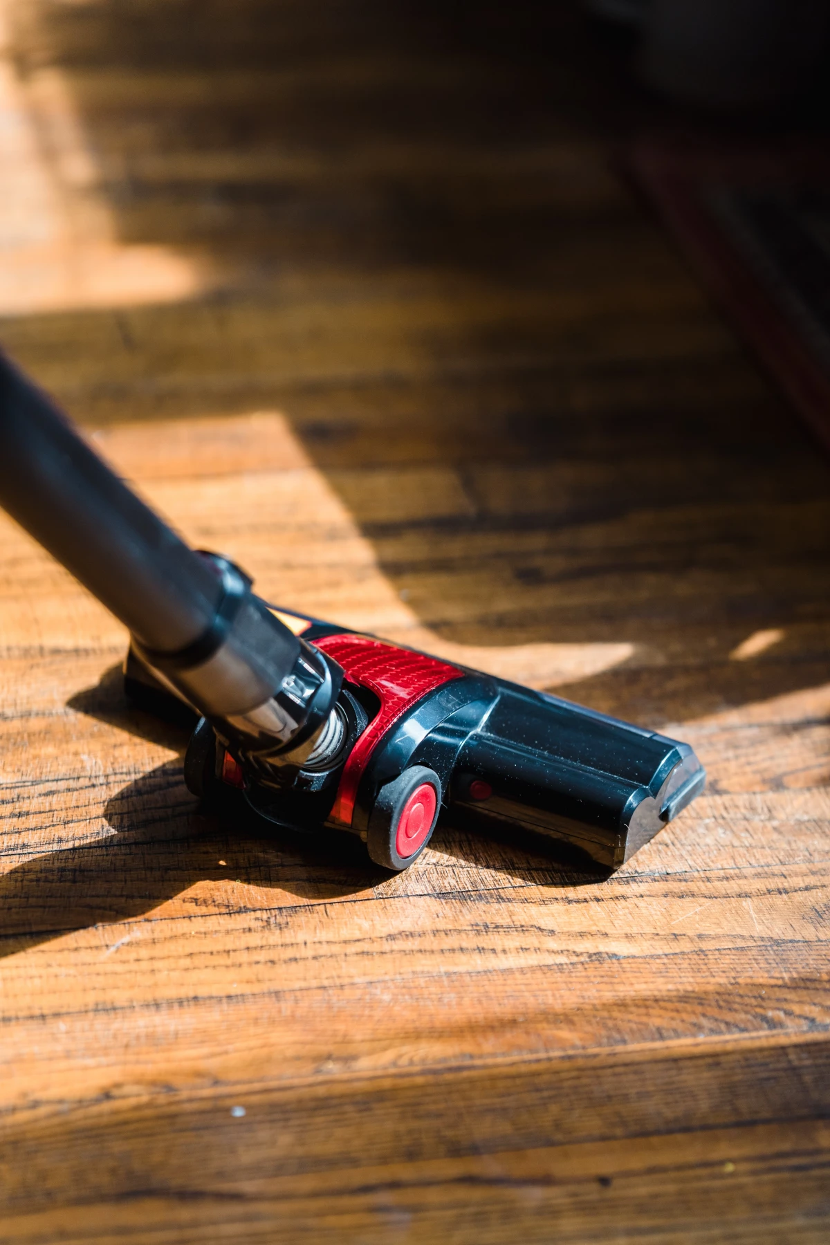 mopping mistakes vacuuming on wooden floor