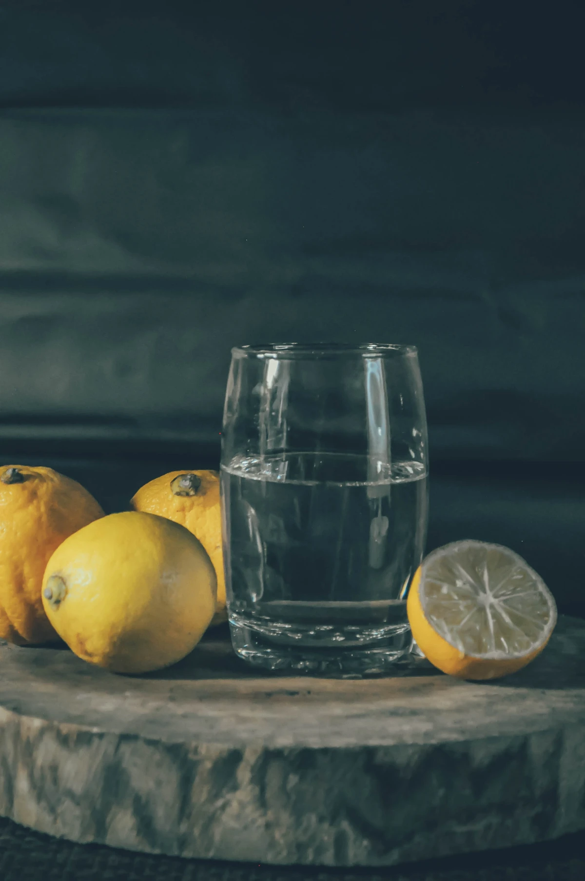 glass of water with lemons