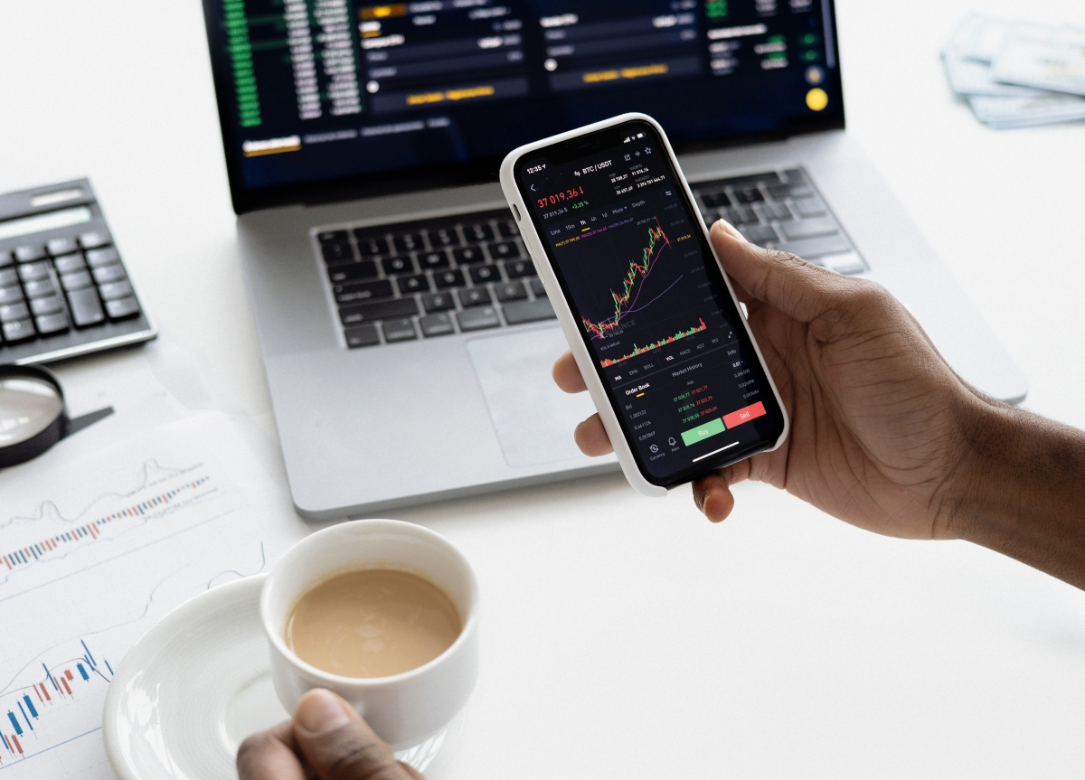 How Professional Trading Desk Can Help You Make Better Investment Decisions