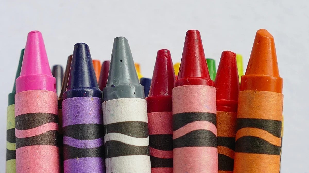 things you can clean with toothpaste crayons in different colors