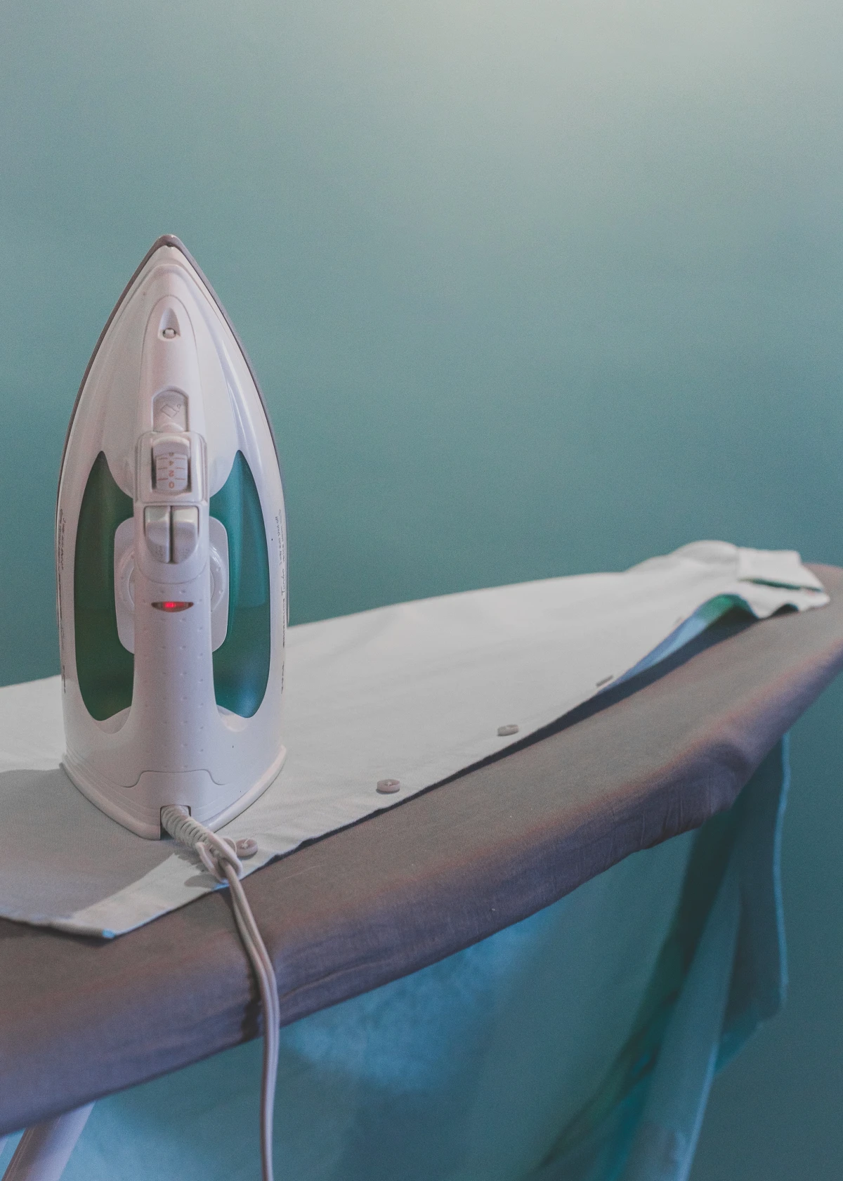 things you can clean with toothpaste iron and ironing board