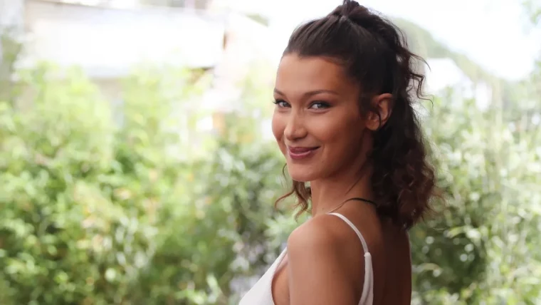 half up half down hairstyles bella hadid