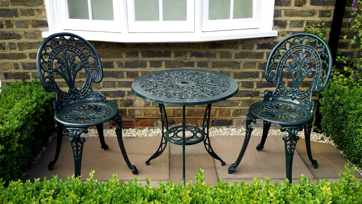 protect garden furniture iron chairs and table