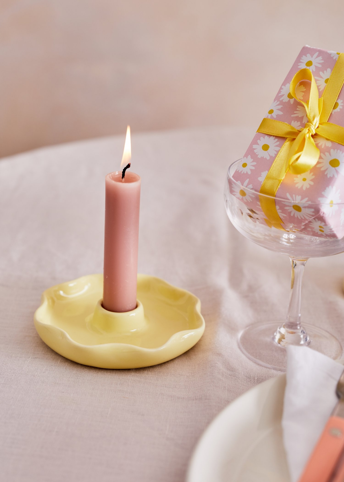 what do the different color candles represent