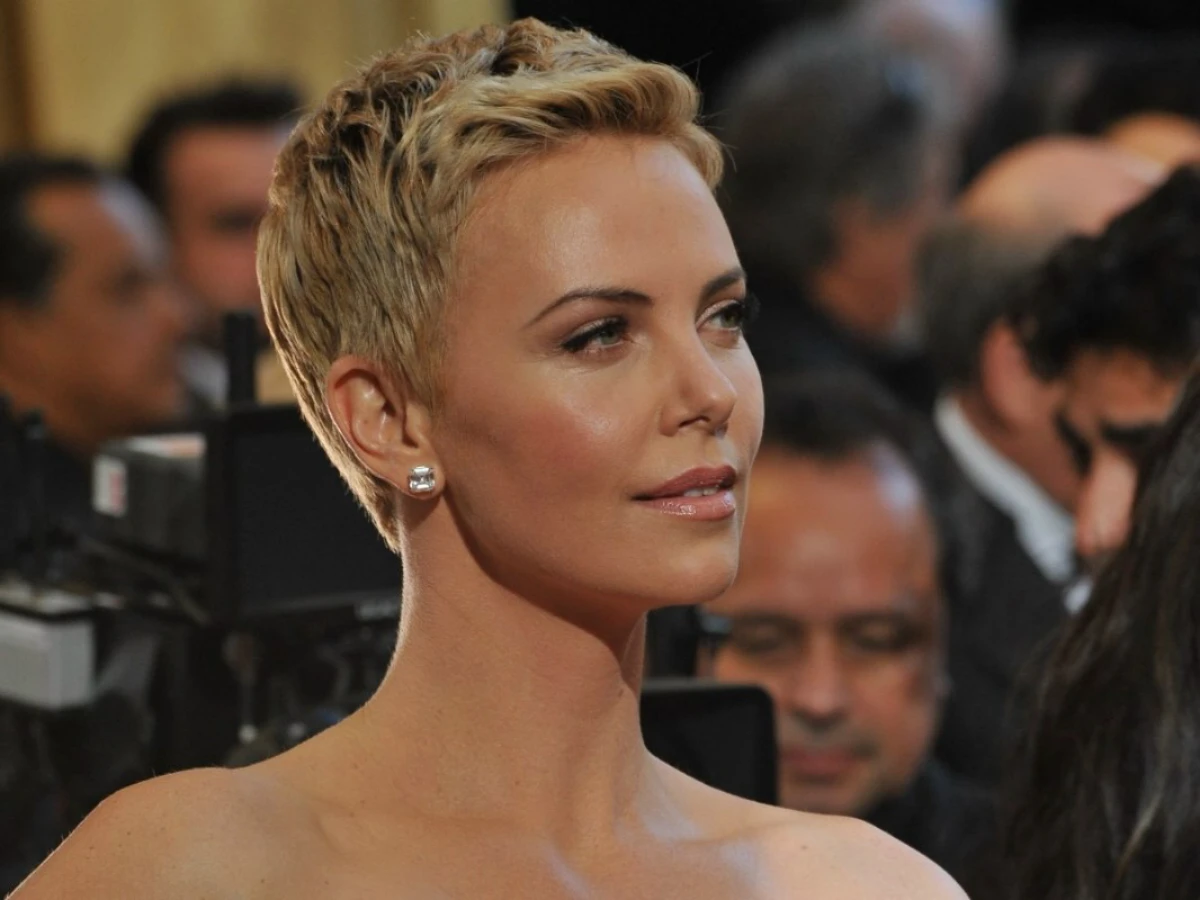 charlize theron short haircut