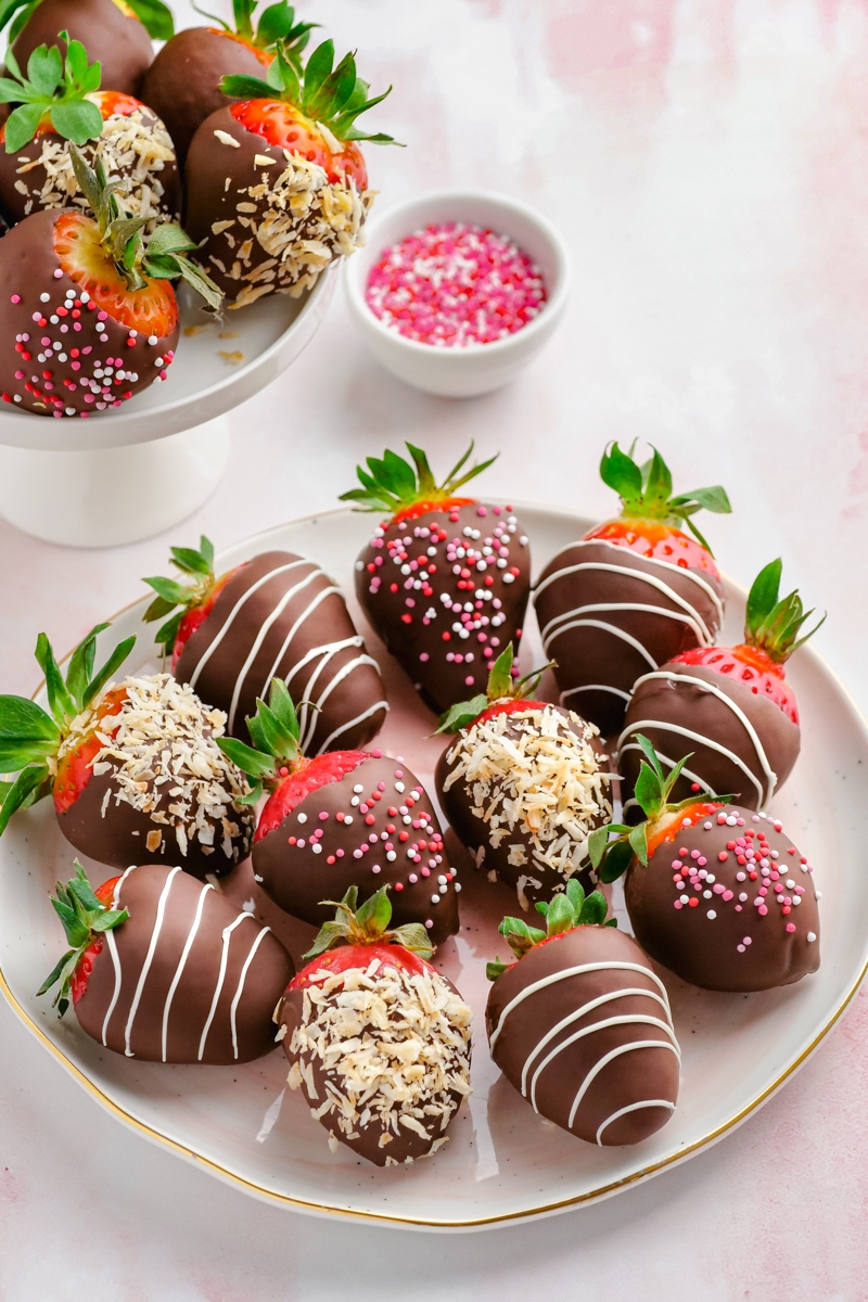 cute christmas chocolate covered strawberries