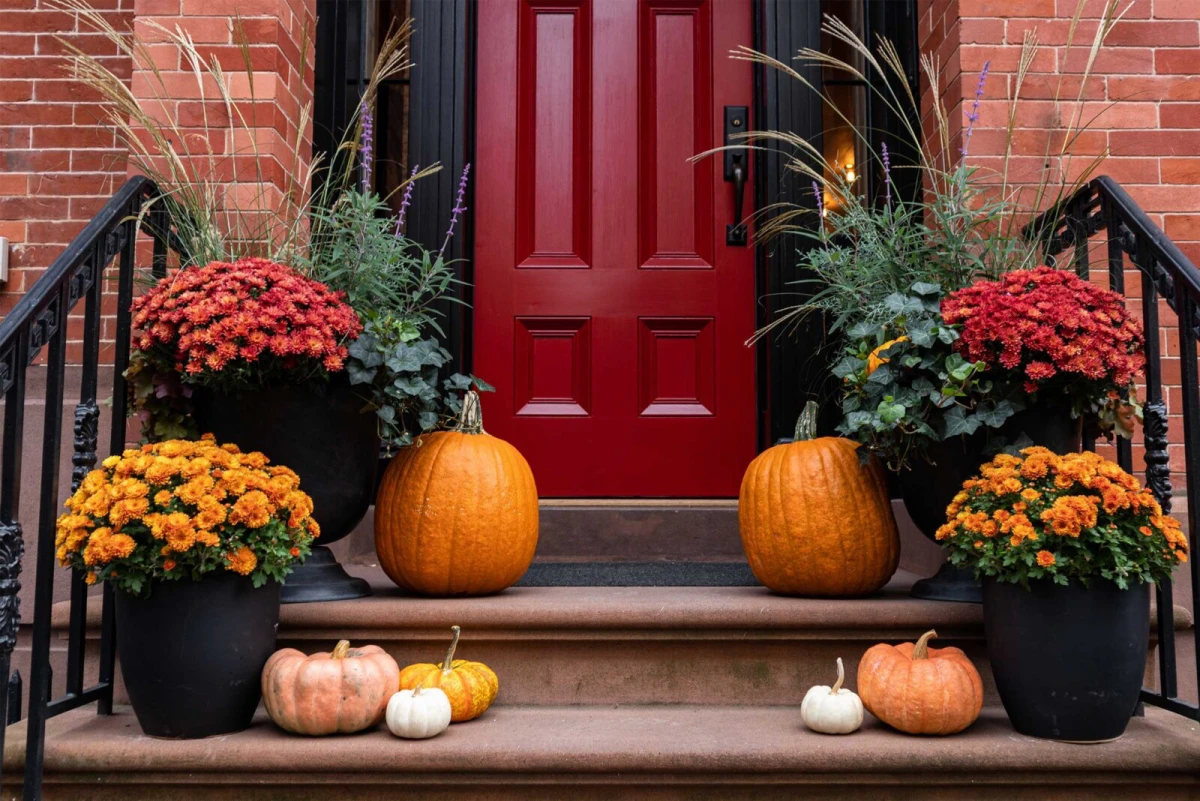 door decor for thanksgiving pumpkins on stairs