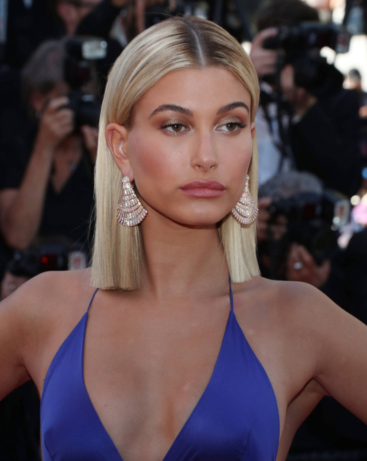 hailey baldwin sleek straight hair style