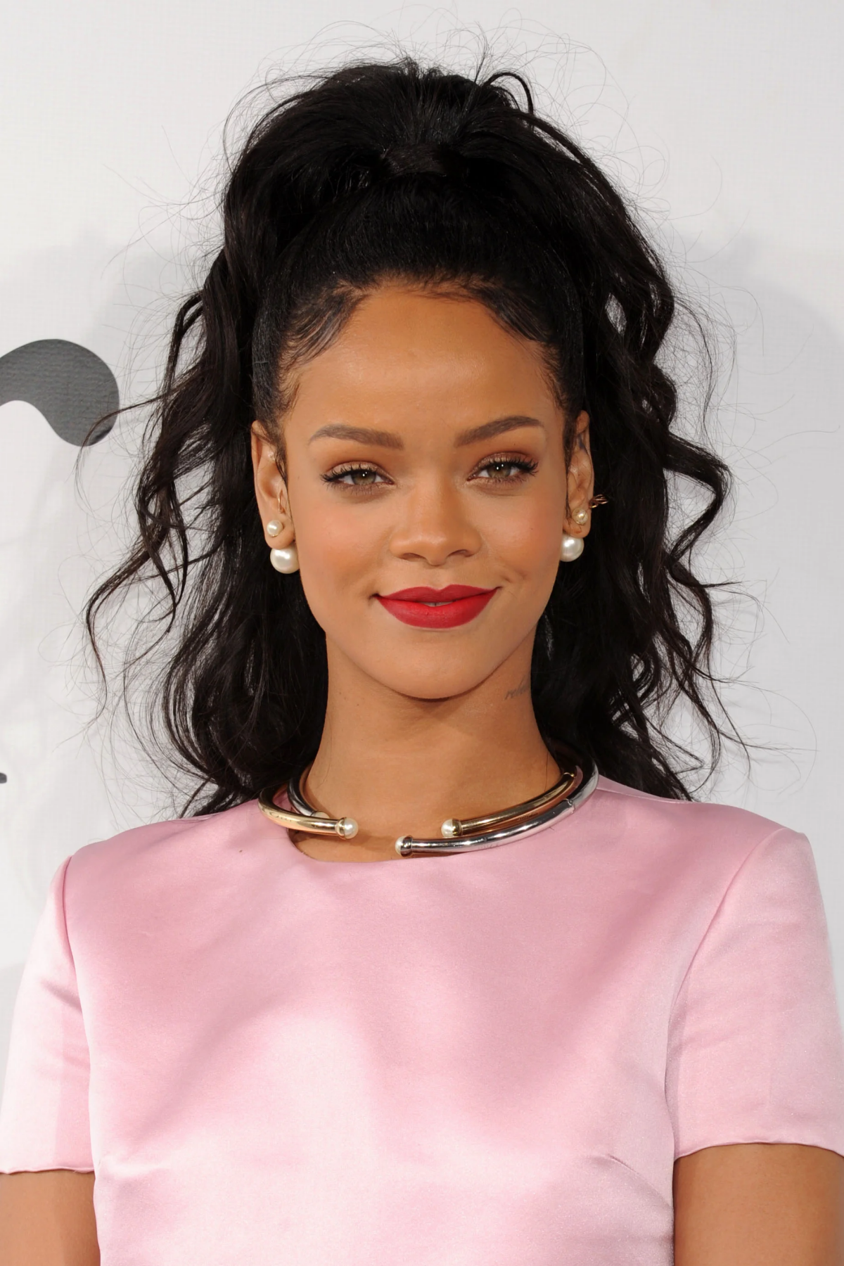 high long ponytail rihanna.jpg