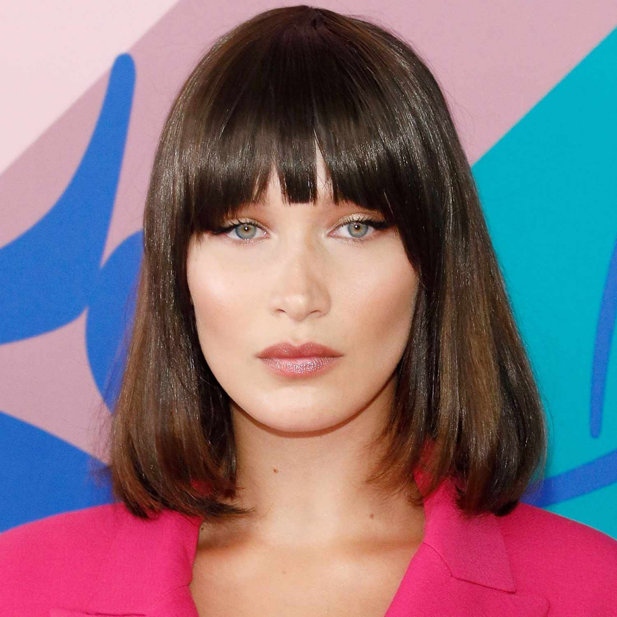 how to style sleek straight hair bella hadid