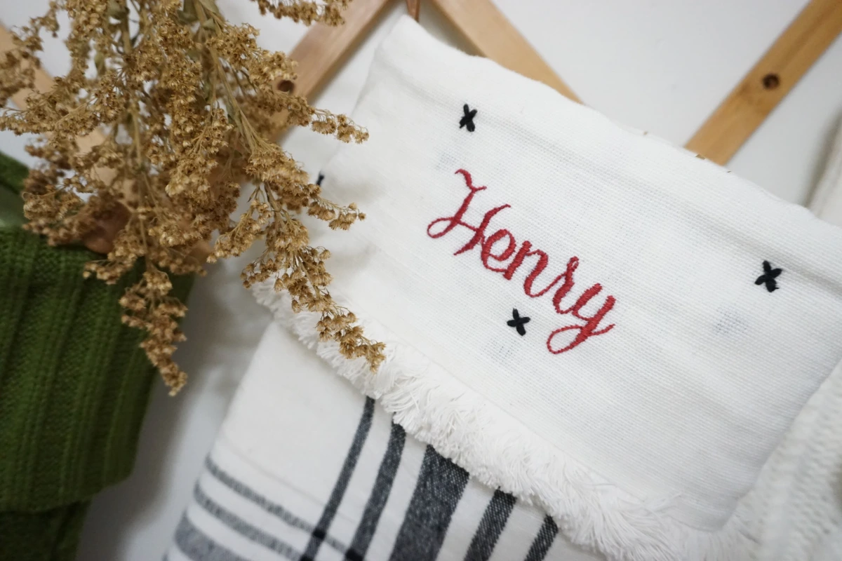 ideas on how to write name on christmas stocking.jpeg