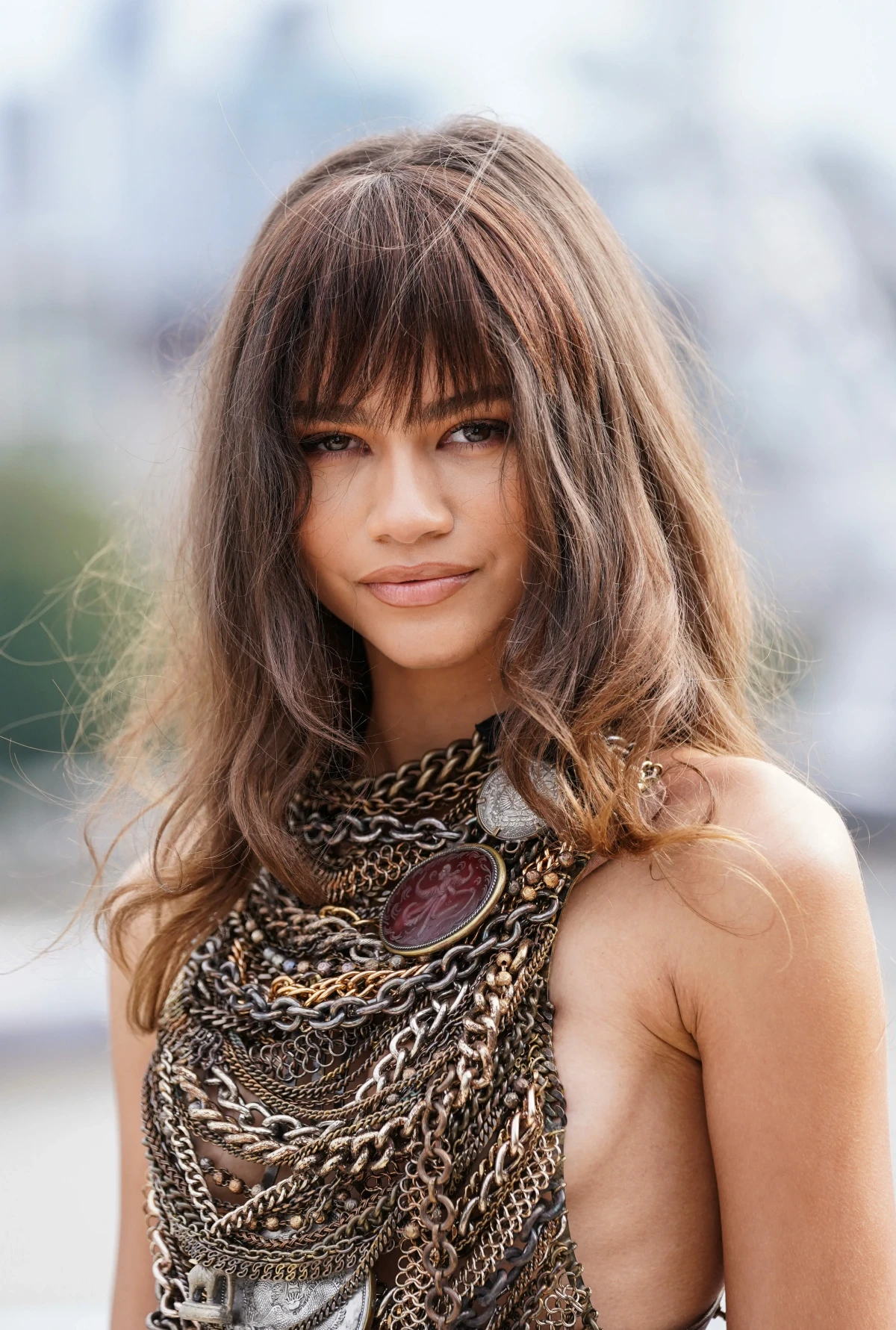 layered medium haircut zendaya