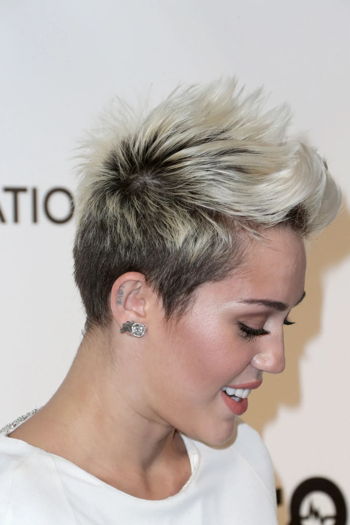 miley xyrus spiky pompadour