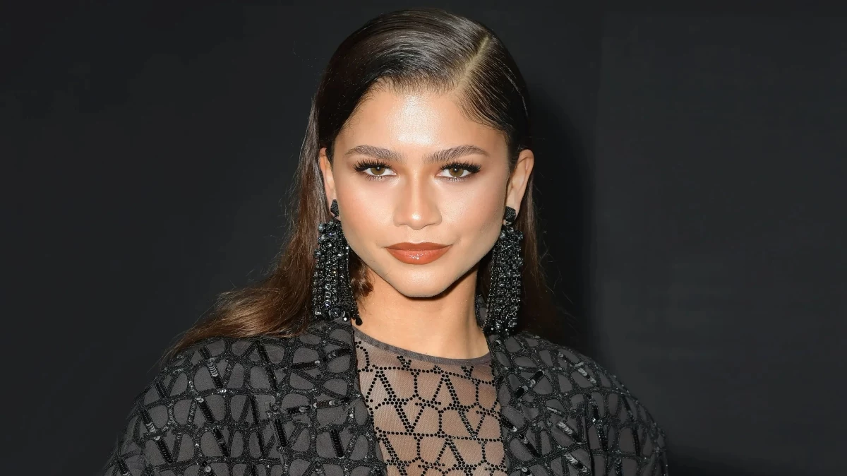 sleek straight hair behind ears zendaya.jpg