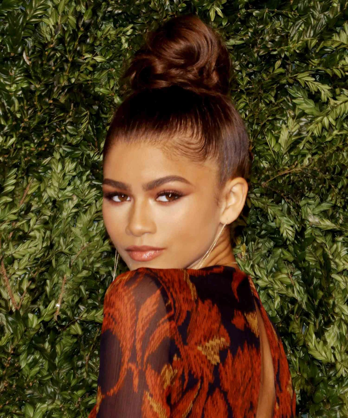 top knot zendaya red carpet