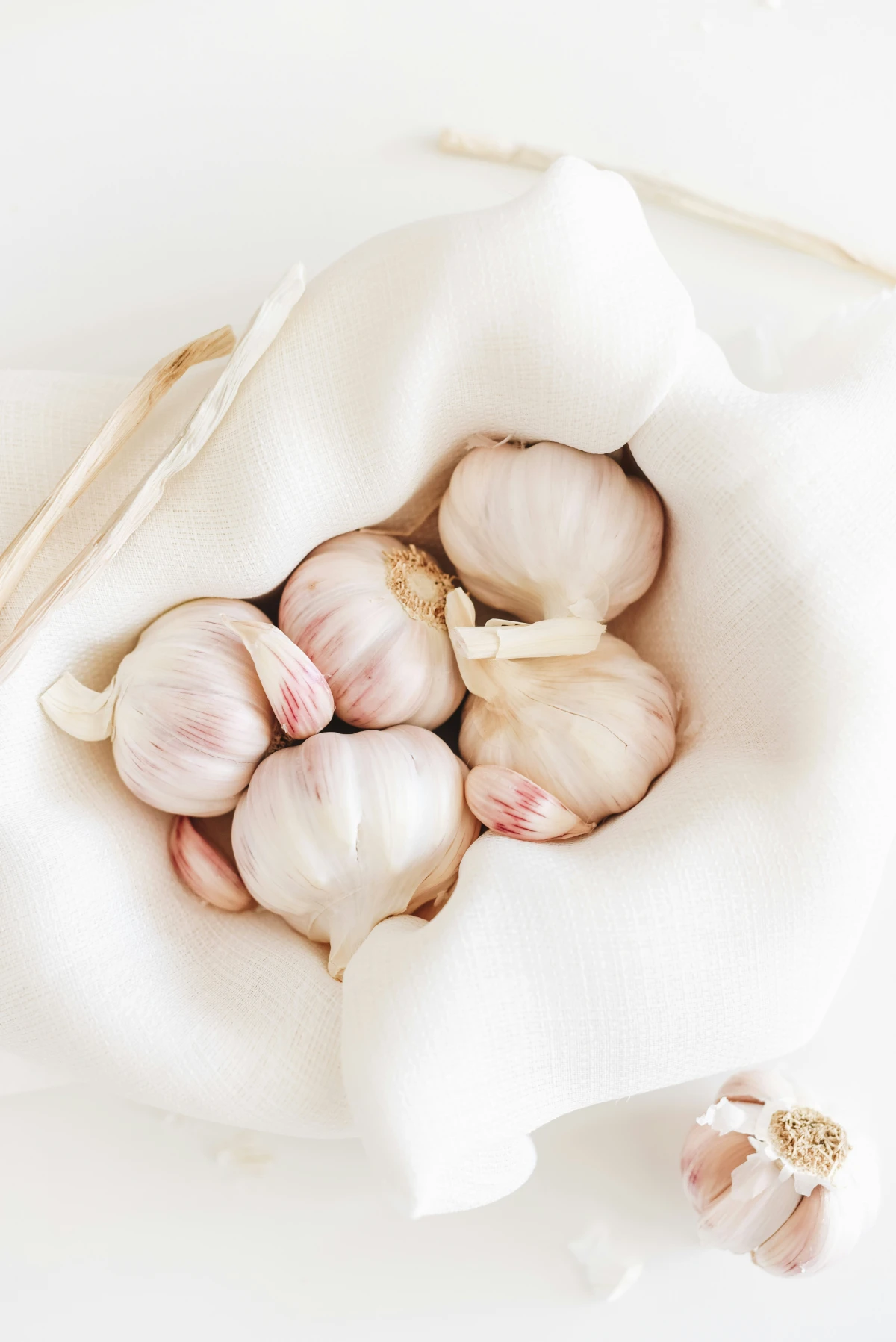 winter crops garlic in a bowl