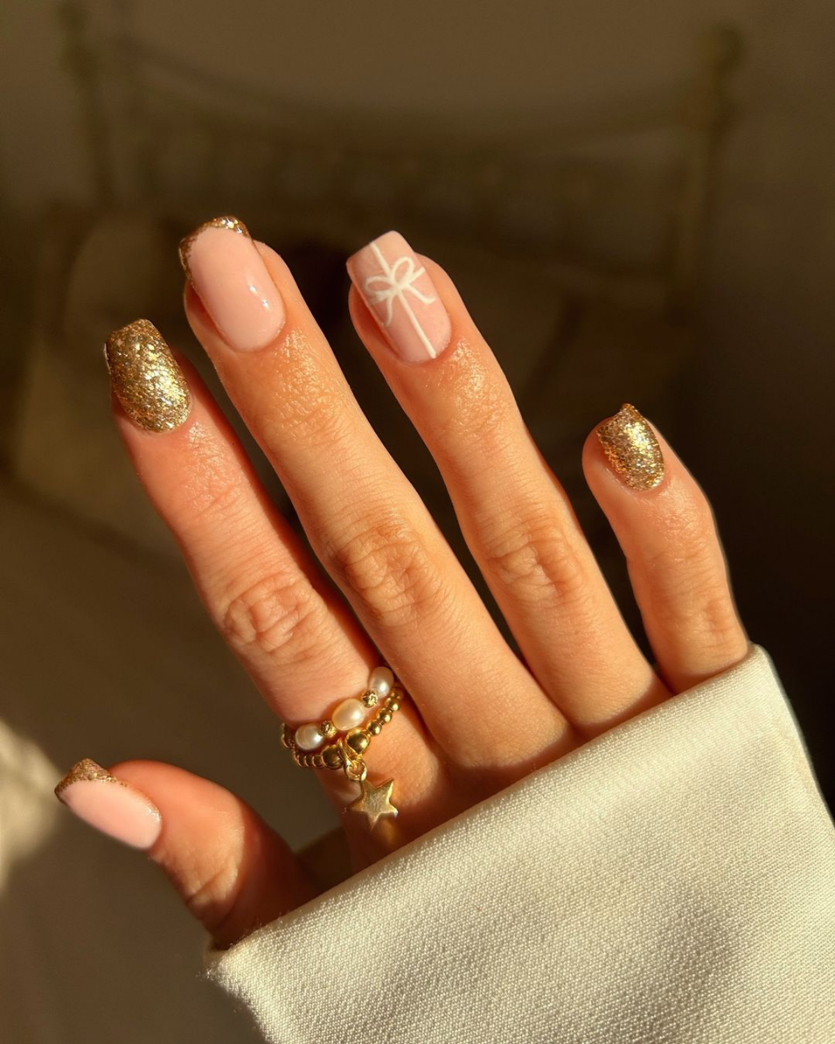 gold nails for christmas
