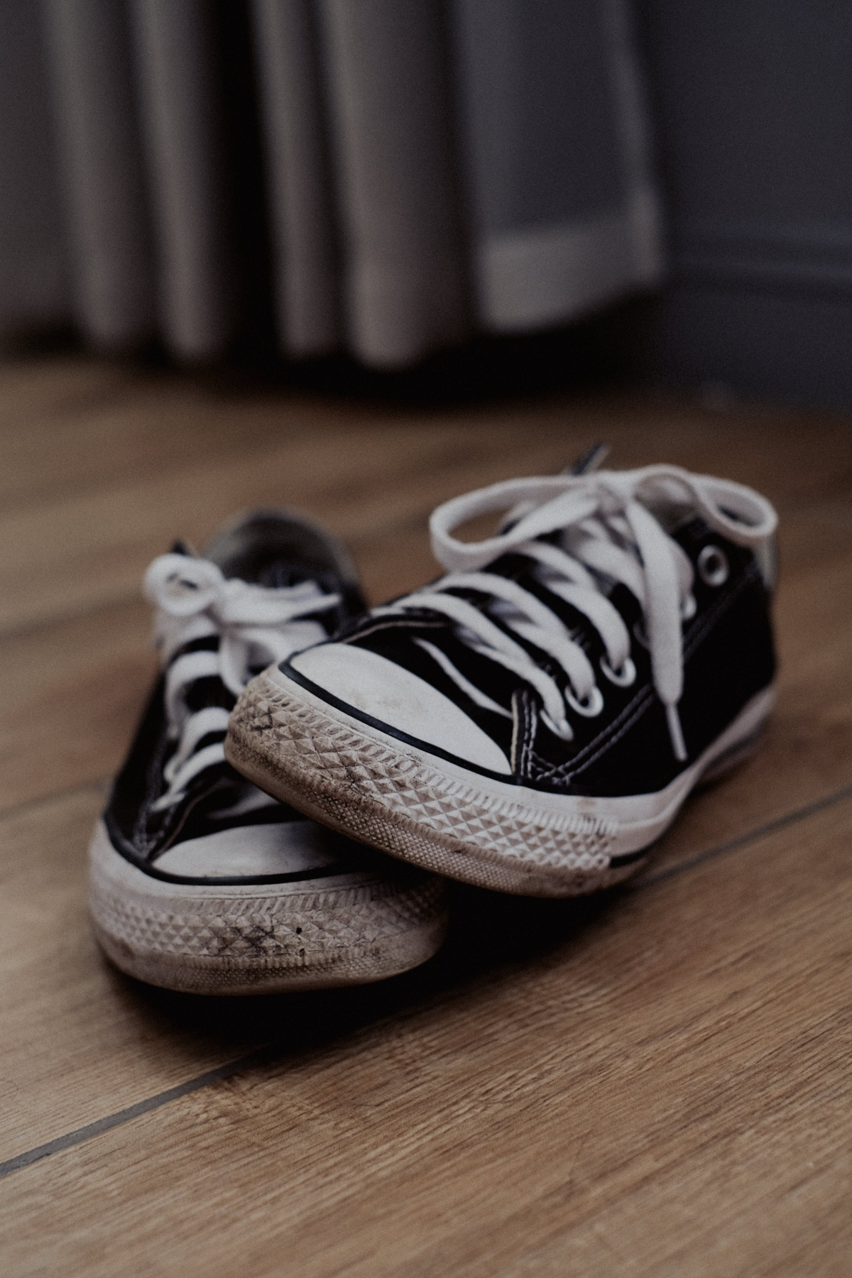 How to Clean Canvas Shoes