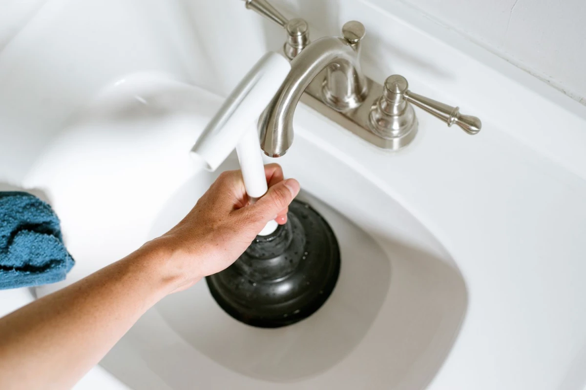 how to unblock a sink drain with a plunger