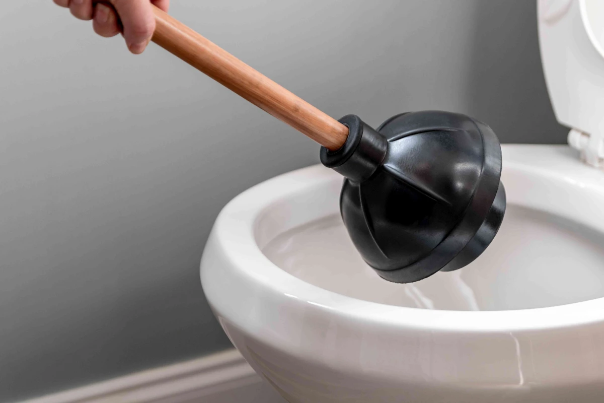 how to use plungerplunger coming out of toiler