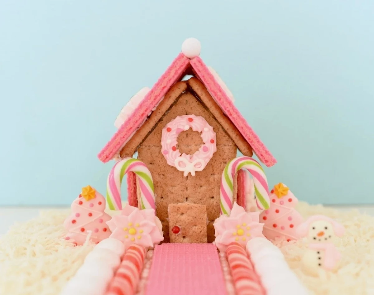 mini gingerbread house