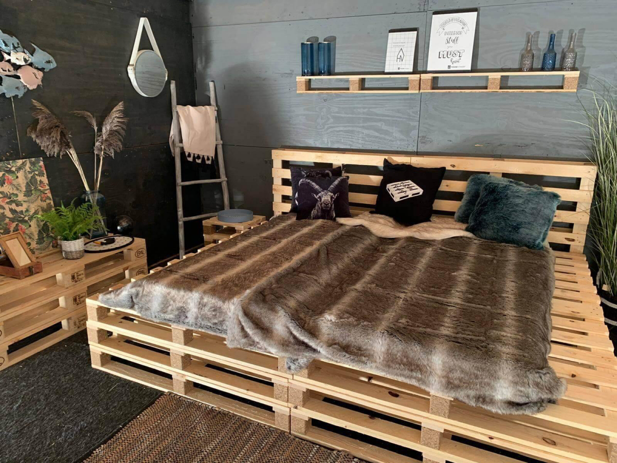 bed made from pallets
