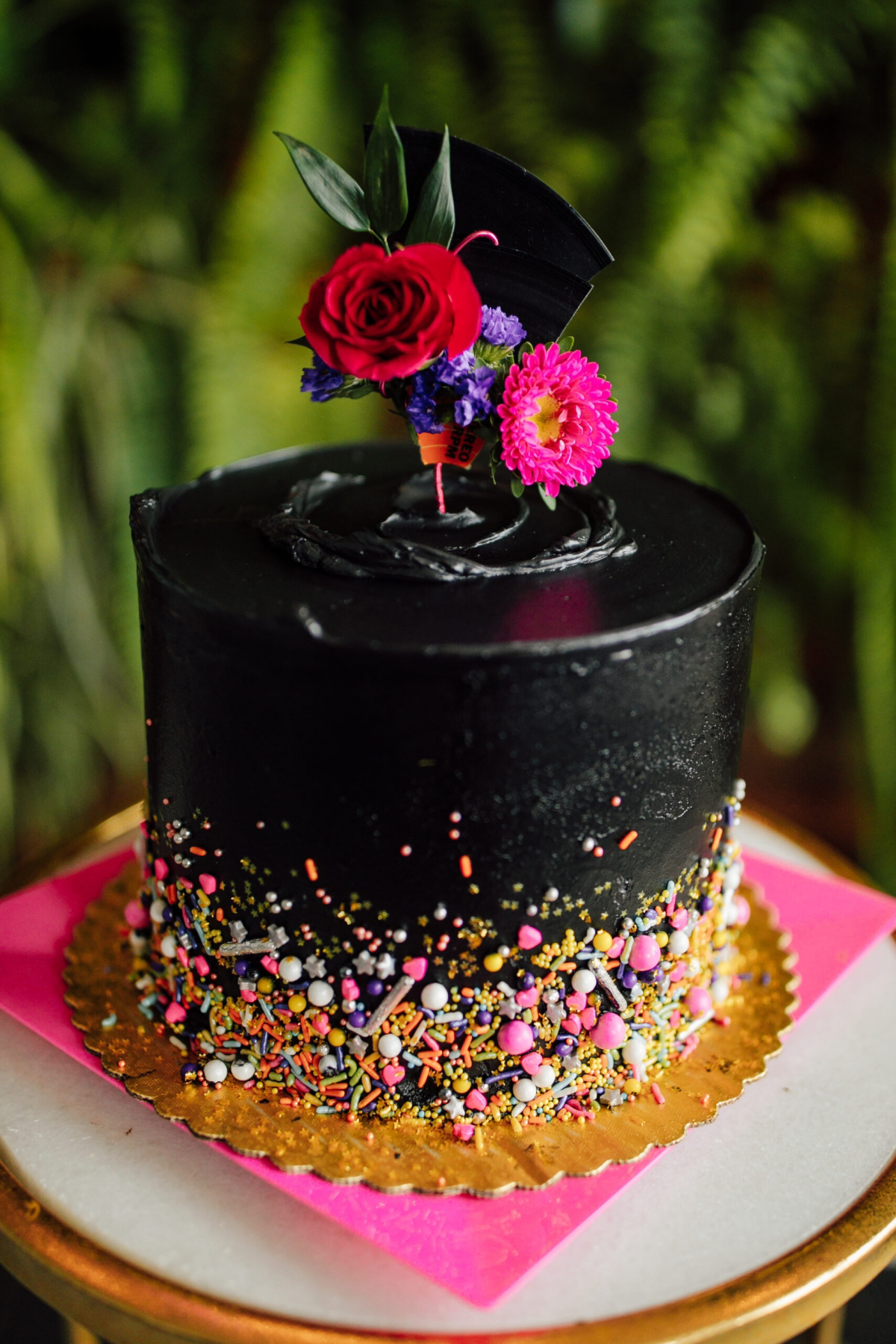 black cake for wedding confetti