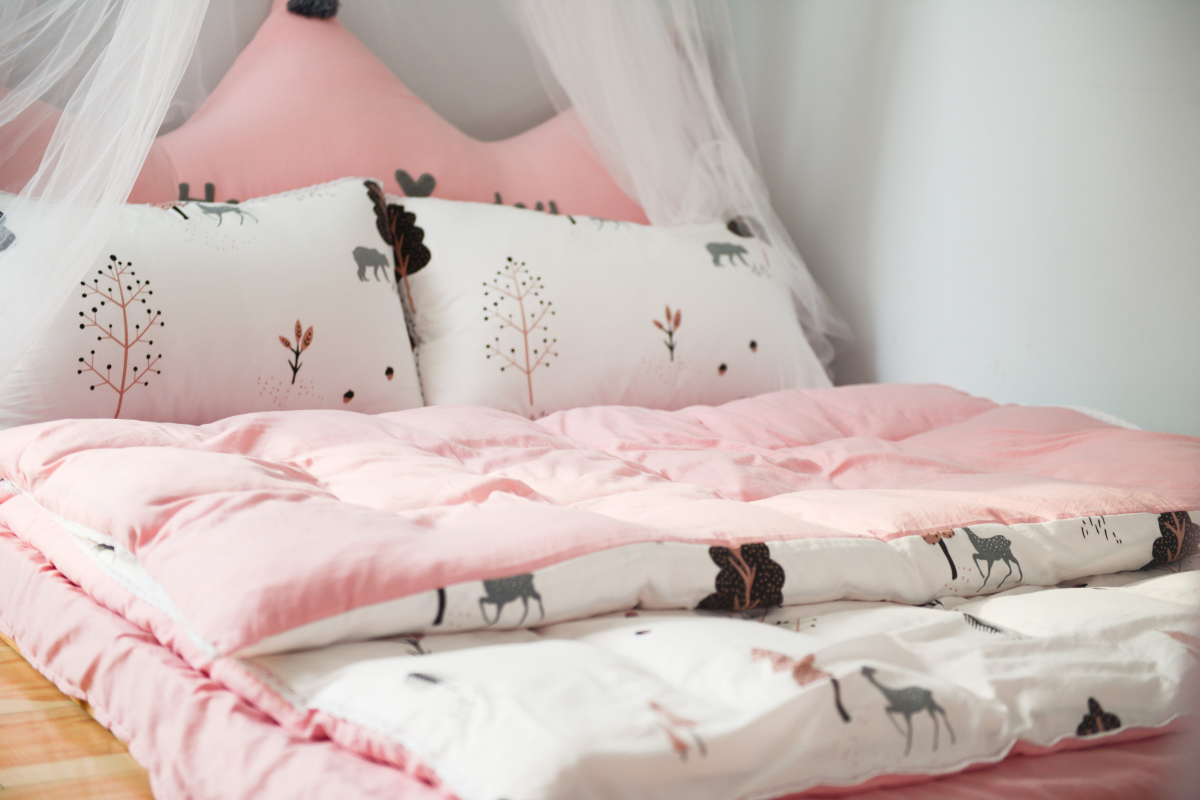 child room pink bed