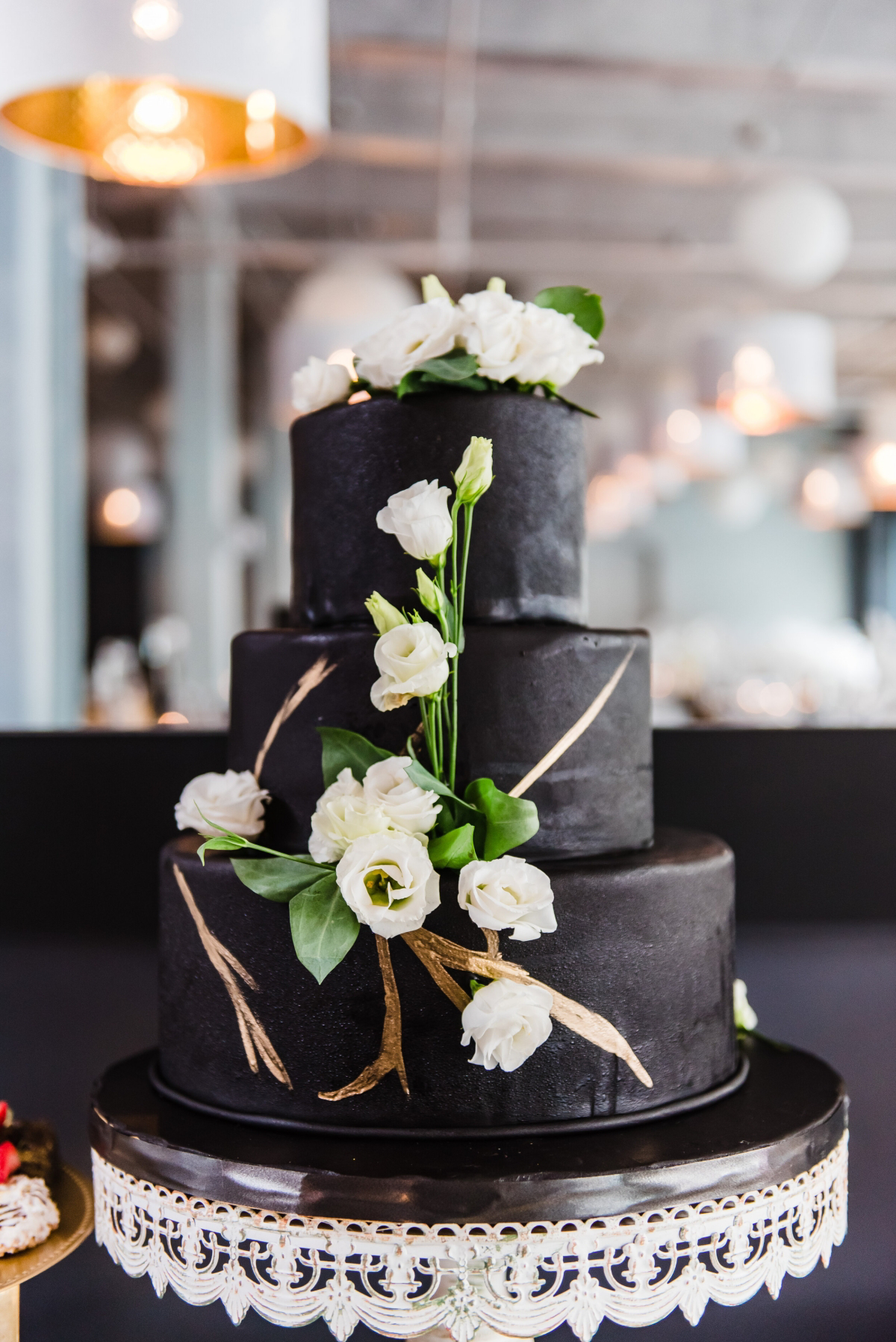 elegant black and white wedding cakes
