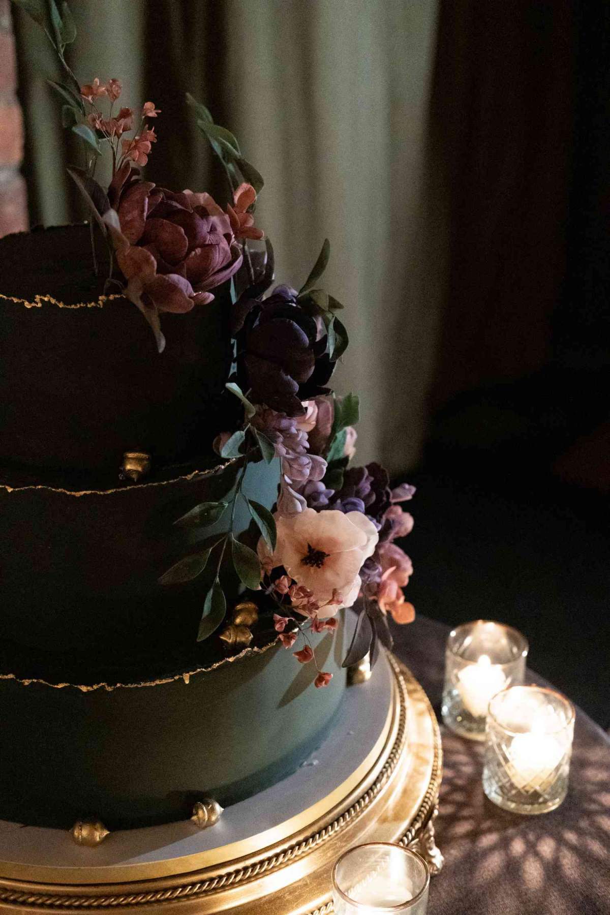 flowers black wedding cake