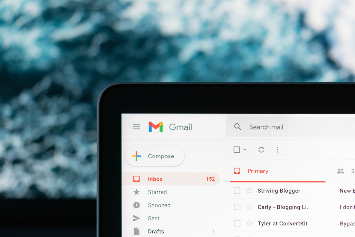 gmail inbox full of unread emails