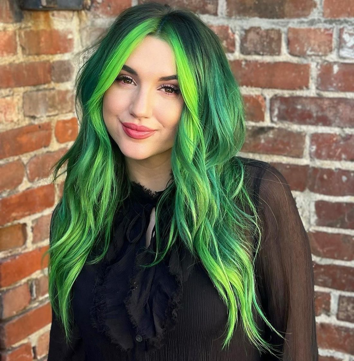 green hair green face framing hair