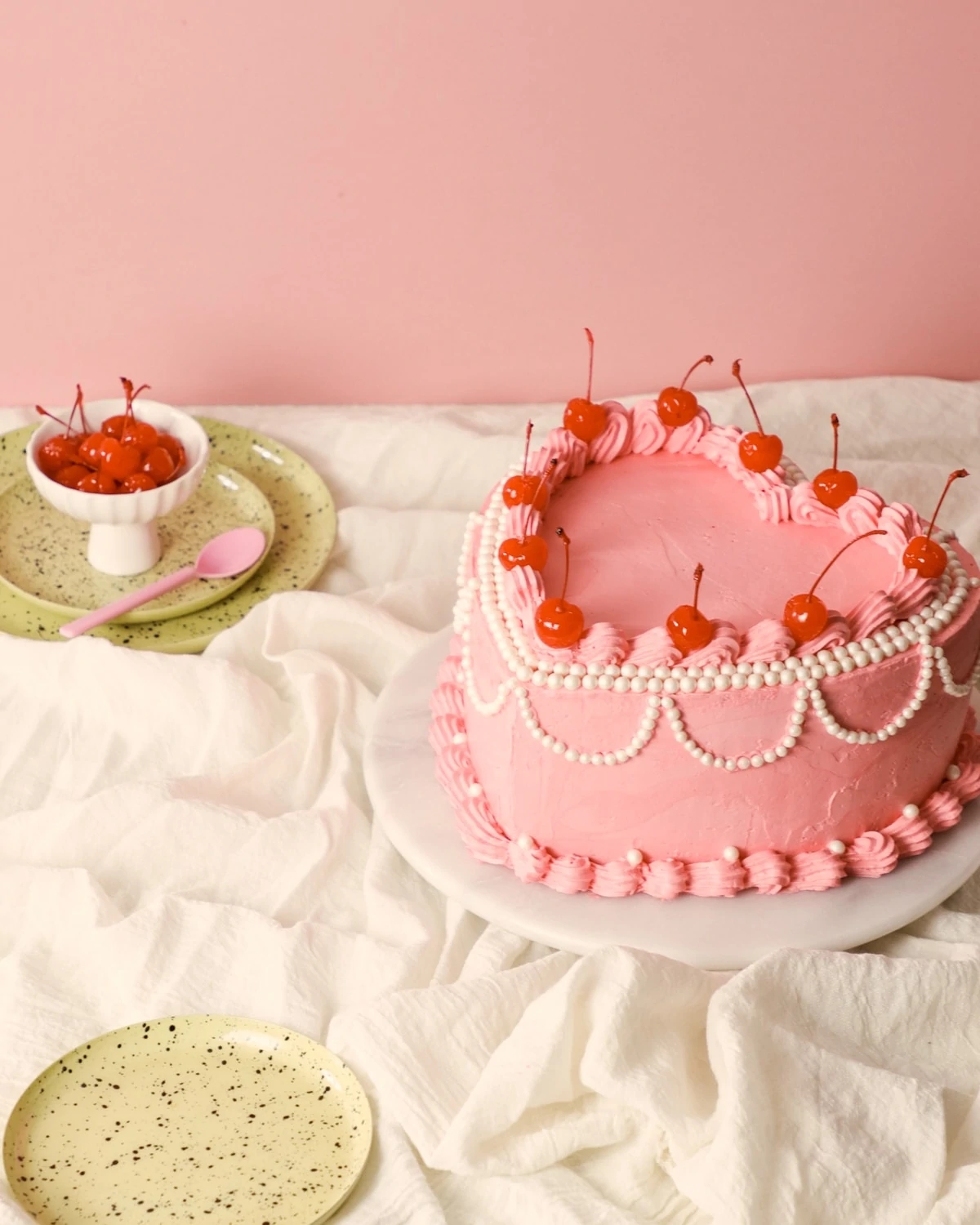 The Vintage Cake Trend: Explore These Alluring Nostalgic Cakes