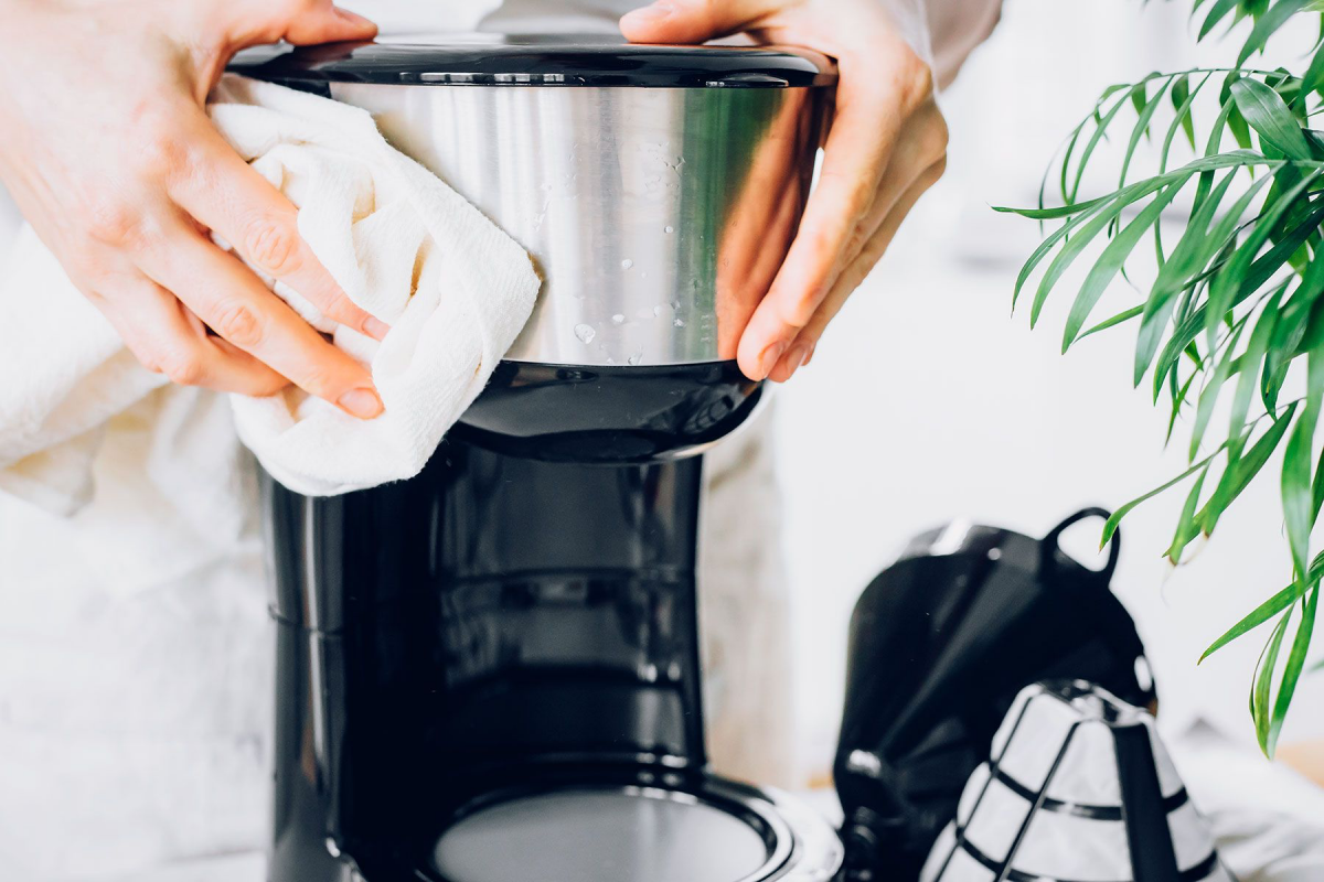 How To Clean A Coffee Maker: Quick And Easy Tips