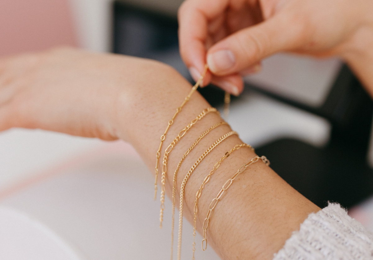 Pandahall 16K Gold Plated Heart Link Chains - 16.4 Feet Flat Heart Curb Chains With Jump Rings Lobster Claw Clasps For Bracelet Necklace Jewelry Making