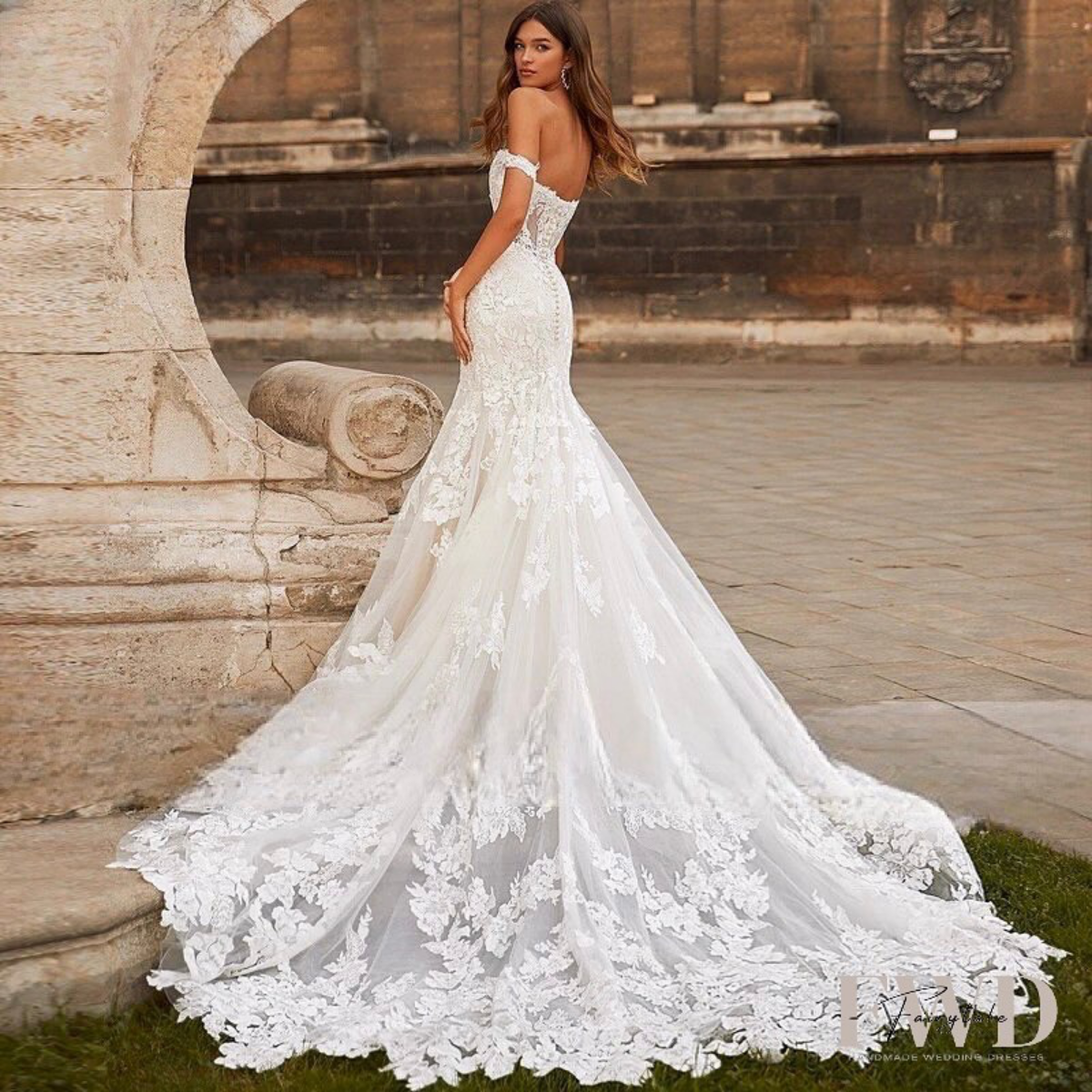 long lace wedding dress