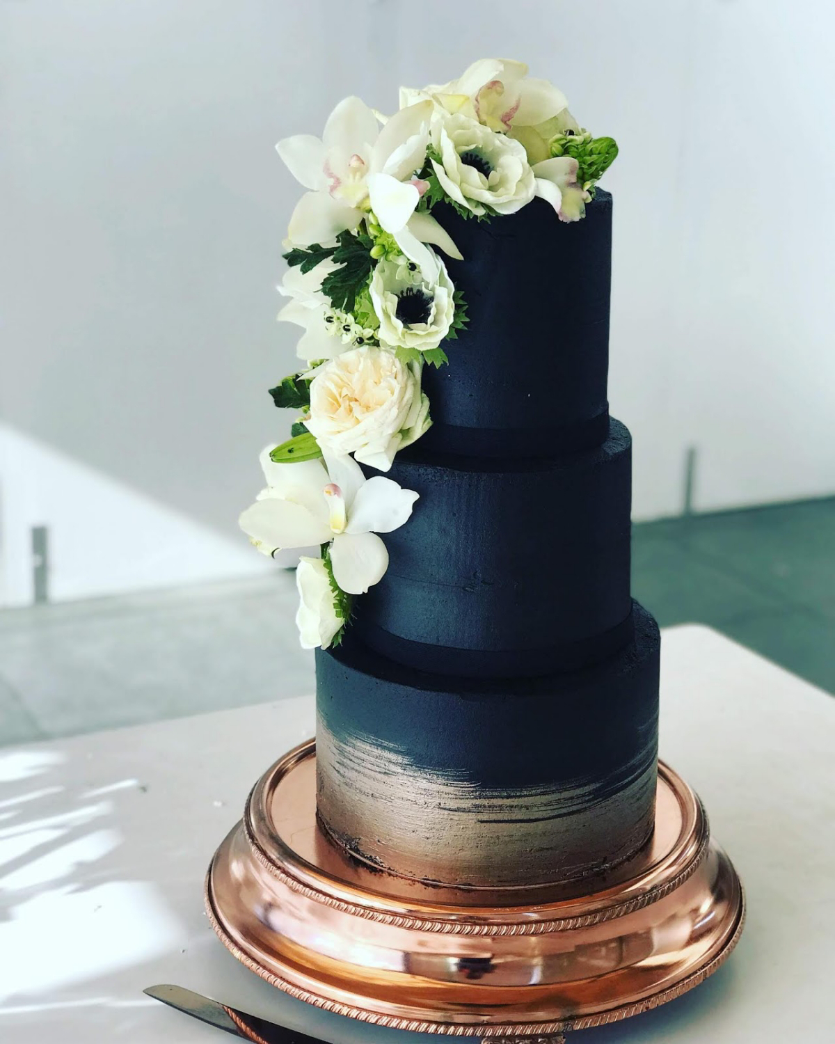 wedding cake black white